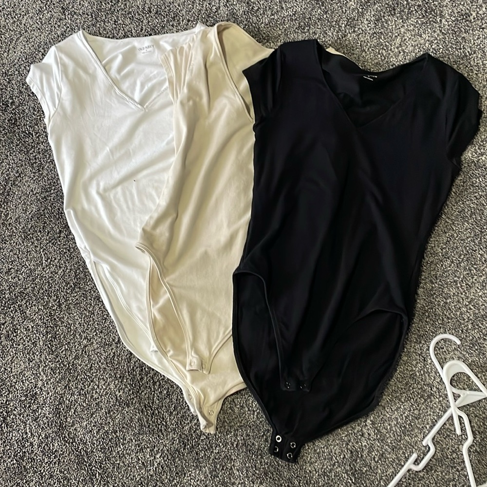 Old navy short sleeve v neck body suits